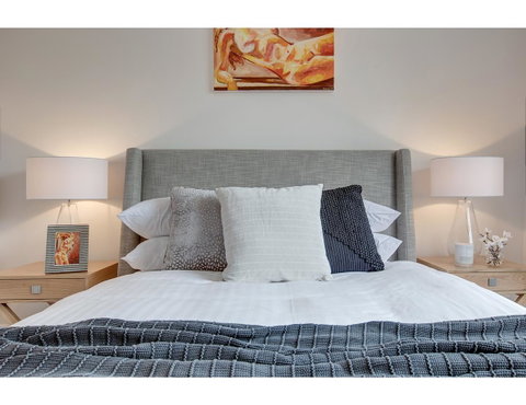 Large, Stylish And Quiet Penthouse Steps From Surf - Accommodation NSW 11