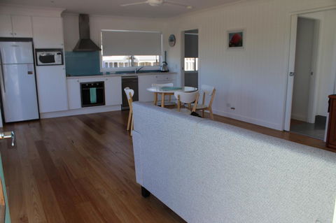 Red Waratah - Accommodation NSW 7