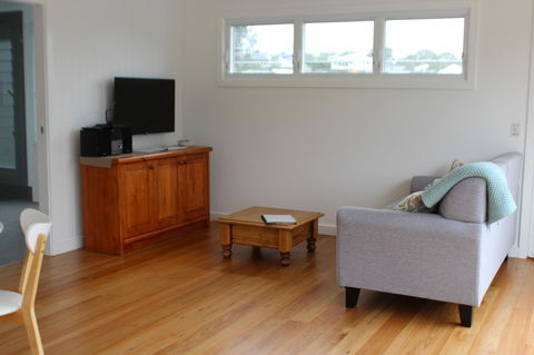Red Waratah - Accommodation NSW 5