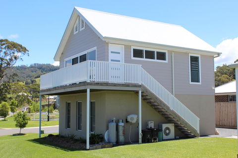 Red Waratah - Accommodation NSW 3