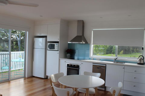 Red Waratah - Accommodation NSW 8