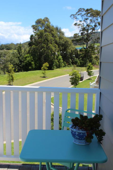 Red Waratah - Accommodation NSW 1