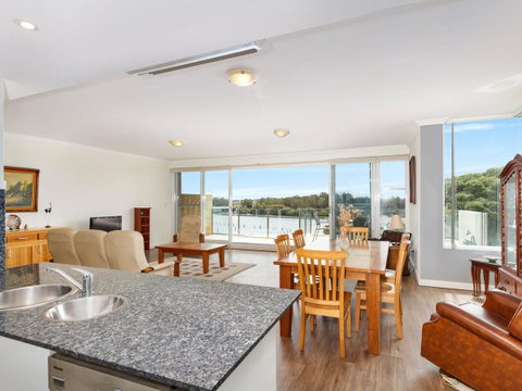 Regatta 13 - Accommodation NSW 9
