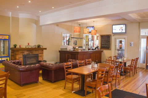 Gardners Inn Hotel - Accommodation NSW 7