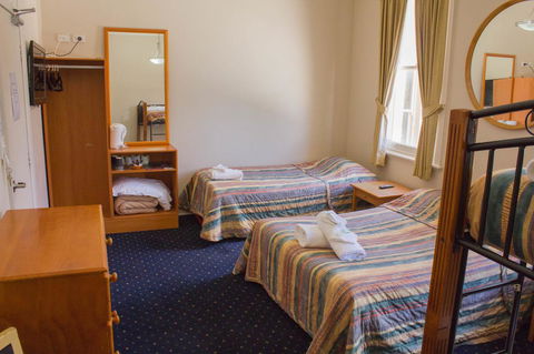 Gardners Inn Hotel - Accommodation NSW 21