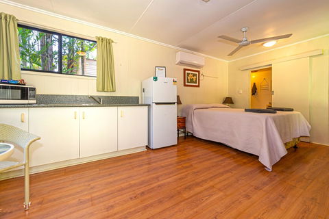 Oasis Tourist Park - Accommodation NSW 8