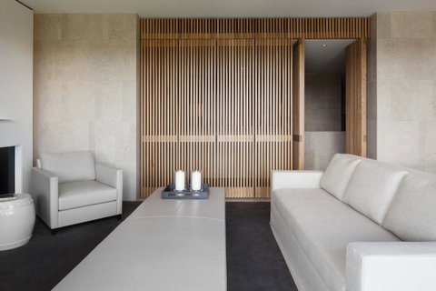 Hotel Realm - Accommodation NSW 20