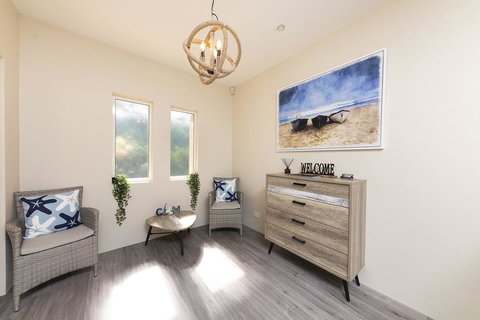 Booti Booti Chateau Lakeside - Accommodation NSW 2