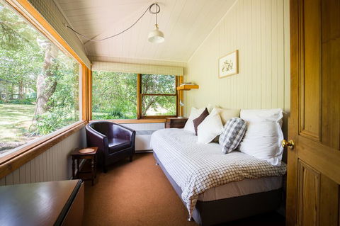 Braeside Mount Macedon Country Retreat Bed And Breakfast - Accommodation NSW 2