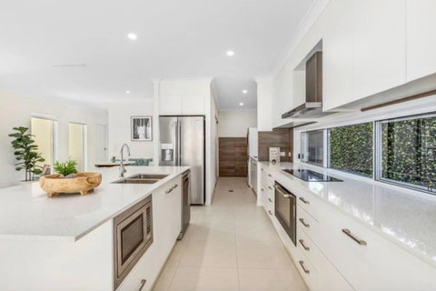 Brand New PRIZE HOME 50m Path To Beach - Accommodation NSW 1