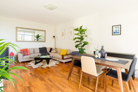 Bright And Spacious Apartment Near Bronte Beach - Accommodation NSW 0