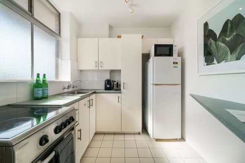 Bright And Sunny Studio Apartment - Accommodation NSW 3