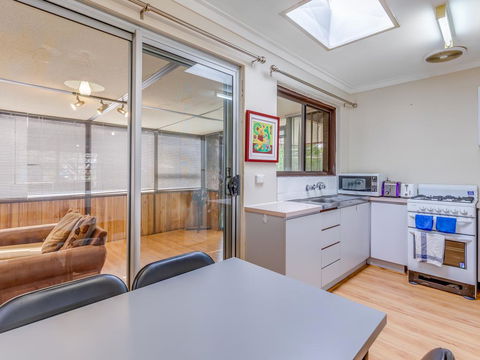 Bright, Neat & Convenient House - Accommodation NSW 1
