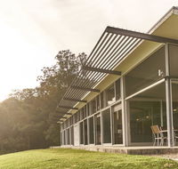 Bundaleer - Architect designed stunning views - Accommodation NSW