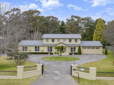 Camelot - Superbly Proportioned And Ideally Located - Accommodation NSW 0