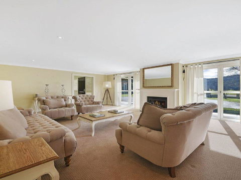 Camelot - Superbly Proportioned And Ideally Located - Accommodation NSW 2