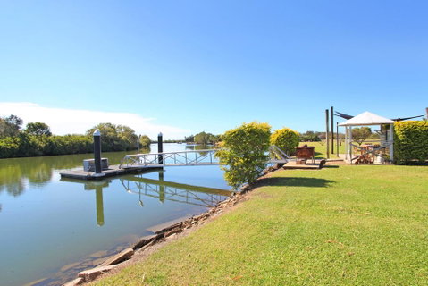 Campbell 7 - Large Queenslander On Maroochy River - Accommodation NSW 2