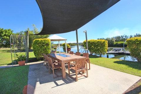 Campbell 7 - Large Queenslander On Maroochy River - Accommodation NSW 3