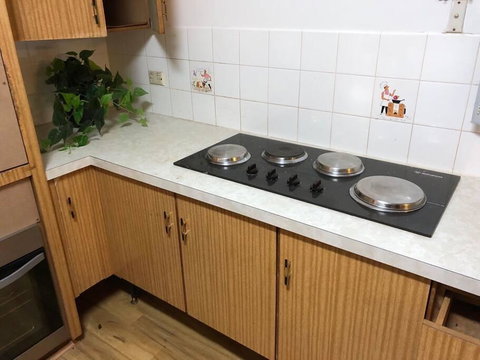 CAMPBELLTOWN HOLIDAY HOME 3 BED + FREE PARKING NCA039 - Accommodation NSW 1