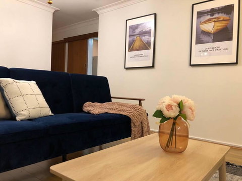 CAMPBELLTOWN HOLIDAY HOME 3 BED + FREE PARKING NCA039 - Accommodation NSW 2