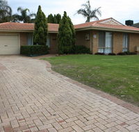 Canal Time Home Mandurah - Accommodation NSW