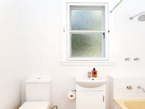 Canary Cottage - Fresh, Clean, Simple & Comfortable - Accommodation NSW 3