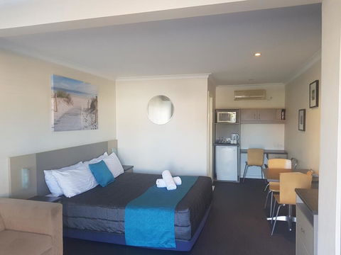 Caravilla Motor Inn - Accommodation NSW 2