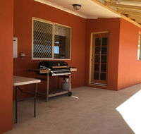 Caretakers Cottage Budget Accommodation - Accommodation NSW