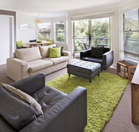 Caribou 3 - Modern  spacious with views over Lake Jindabyne - Accommodation NSW