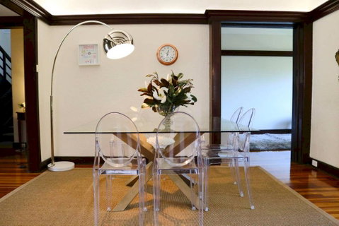 Charming & Cosy Home With City Views - Accommodation NSW 2
