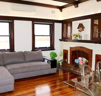 Charming  Cosy Home With City Views - Accommodation NSW