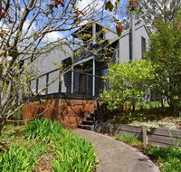 Cloudsong Chalet 2 - Close to the village centre - Accommodation NSW