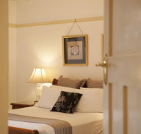 Cobb  Co Court Boutique Hotel - Accommodation NSW