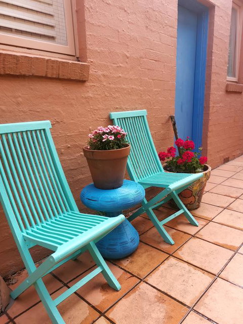 Colourful Creative Artist House Glen Waverley - Accommodation NSW 3