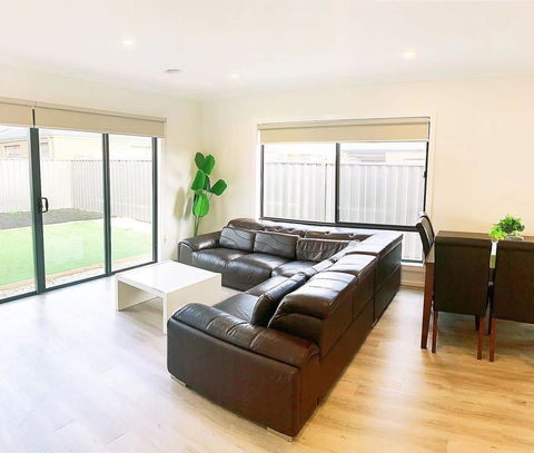 Comfortable 4BR 2Bath House Tarneit Melbourne - Accommodation NSW 3