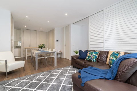 Convenience And Luxury In Carnegie - Accommodation NSW 0