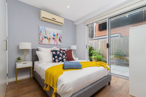Convenience And Luxury In Carnegie - Accommodation NSW 2