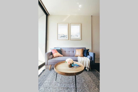 Convenient & Cozy 1BR Next To Mall. 10 Min To CBD - Accommodation NSW 2