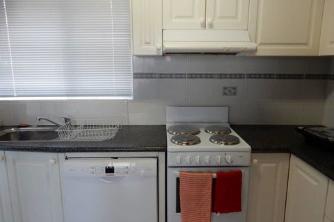Cosy Apartment Close To Shops & Beach - Accommodation NSW 3