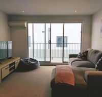 Cosy Modern Apartment in Brunswick - Accommodation NSW