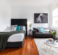 Cosy nook in inner-city Victorian mansion - Accommodation NSW