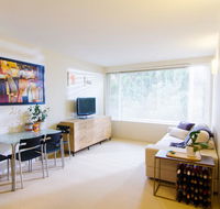 Cozy One Bedroom Apartment in Waverton - Accommodation NSW