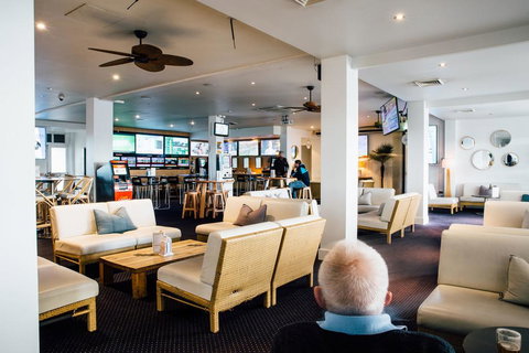 Crossroads Hotel - Accommodation NSW 2
