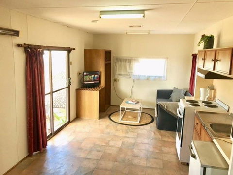 Cute Private Studio Flat With AIRCON! - Accommodation NSW 2