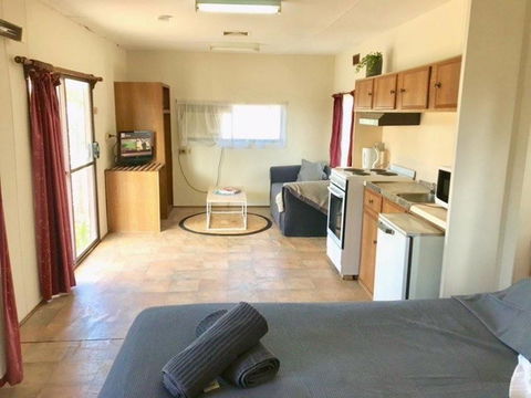 Cute Private Studio Flat With AIRCON! - Accommodation NSW 1