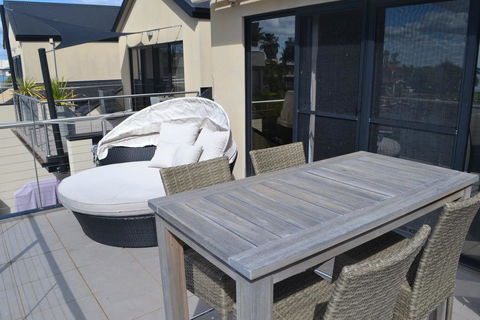 Cypress Drive Town House - Accommodation NSW 3