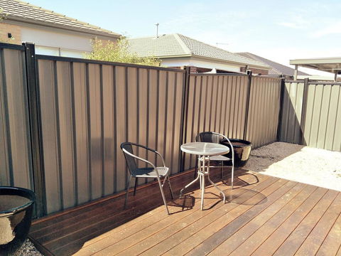 Daisy Villa - Close To Mel Airport & Hume Highway -Comfort - Accommodation NSW 2