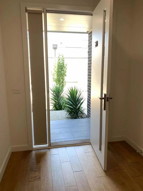 Delicate And Peaceful Bundoora Townhouse 11-R4 - Accommodation NSW 3