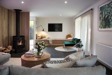 Dollywood - Accommodation NSW 2