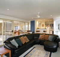 Dolphin 3 Bedroom House by Shoalwater Executive Homes - Accommodation NSW